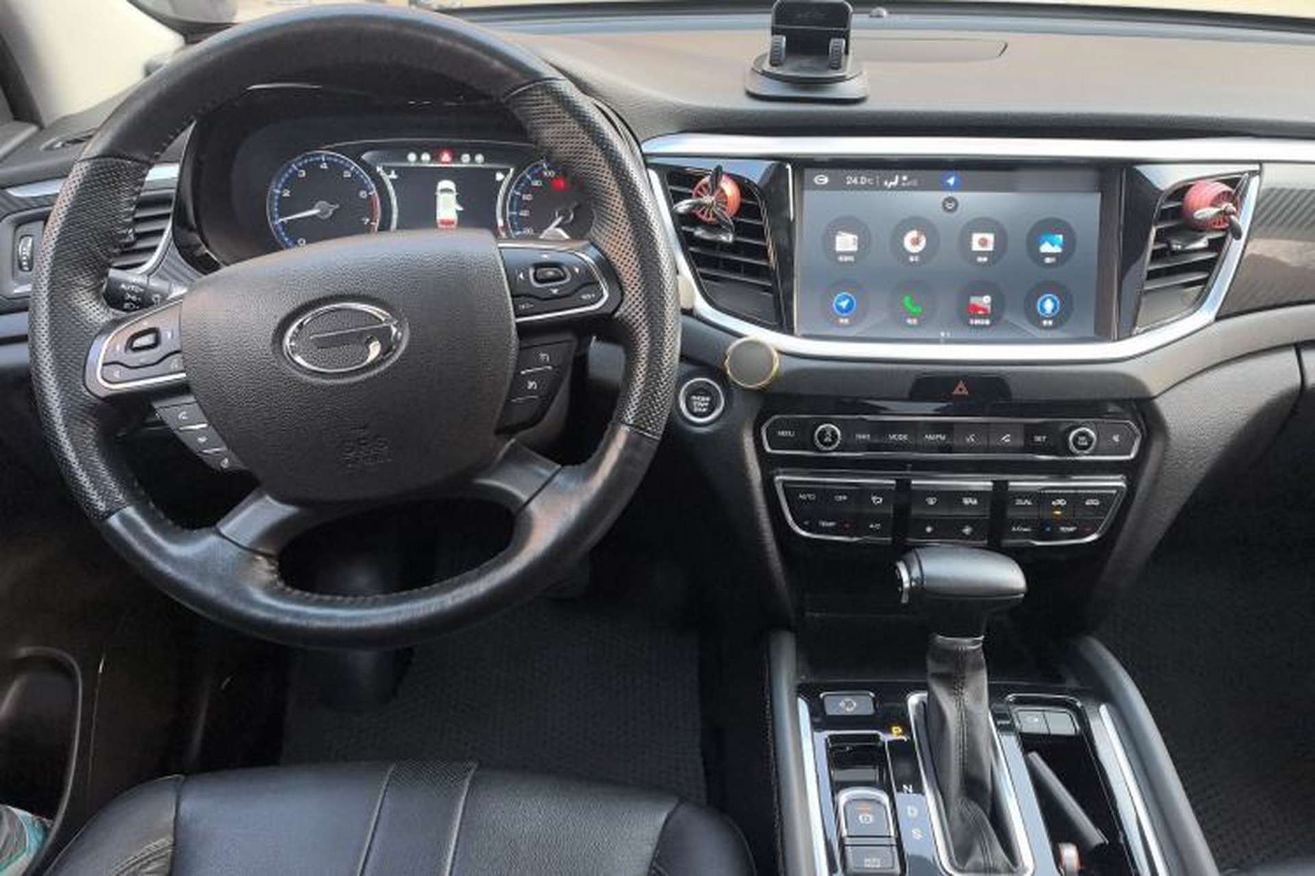 Used GAC Trumpchi GS7 2017 320T Two-Wheel-Drive Luxury Smart Connectivity Model Center Console