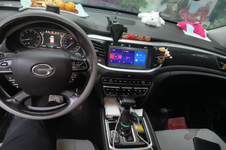 Used GAC Trumpchi GS7 2017 320T Two-Wheel-Drive Luxury Smart Connectivity Model Center Console