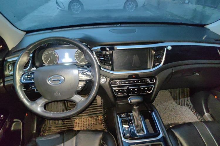 Used GAC Trumpchi GS7 2017 280T Two-Wheel Drive Luxury Model Center Console