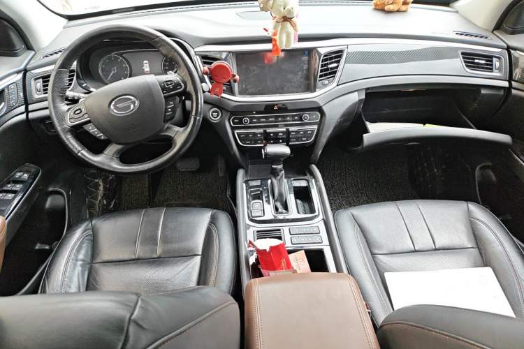 Used GAC Trumpchi GS7 2017 320T Two-Wheel-Drive Luxury Smart Connectivity Model Center Console