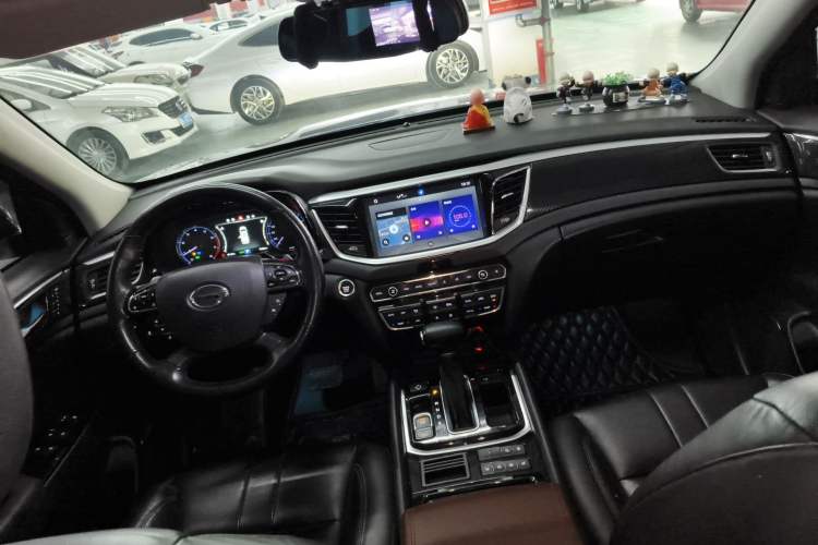 Used GAC Trumpchi GS7 2017 320T Two-Wheel-Drive Luxury Smart Connectivity Model Center Console