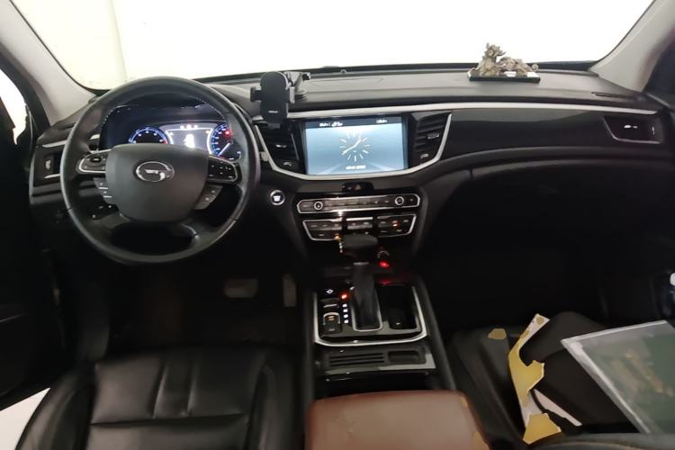 Used GAC Trumpchi GS7 2017 280T Two-Wheel Drive Luxury Model Center Console