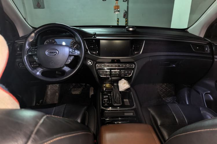 Used GAC Trumpchi GS7 2017 280T Two-Wheel Drive Luxury Model Center Console