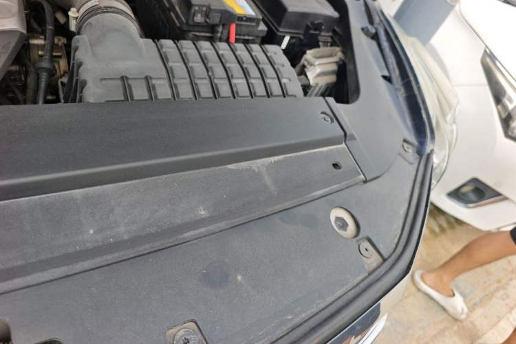 Used GAC Trumpchi GS7 2017 320T Two-Wheel-Drive Luxury Smart Connectivity Model Engine Bay Left