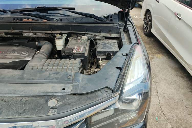 Used GAC Trumpchi GS7 2017 280T Two-Wheel Drive Luxury Model Engine Bay Left