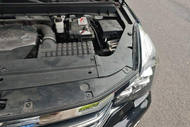 Used GAC Trumpchi GS7 2017 320T Two-Wheel-Drive Luxury Smart Connectivity Model Engine Bay Left