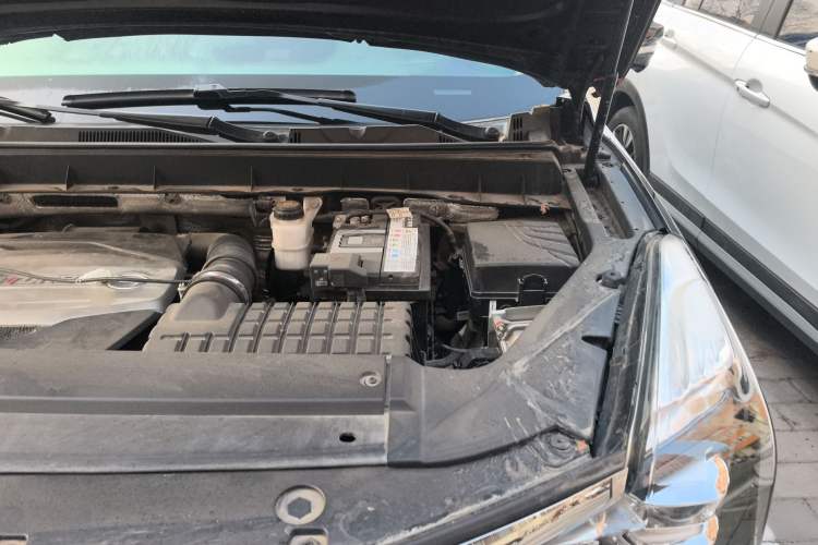Used GAC Trumpchi GS7 2017 320T Two-Wheel-Drive Luxury Smart Connectivity Model Engine Bay Left