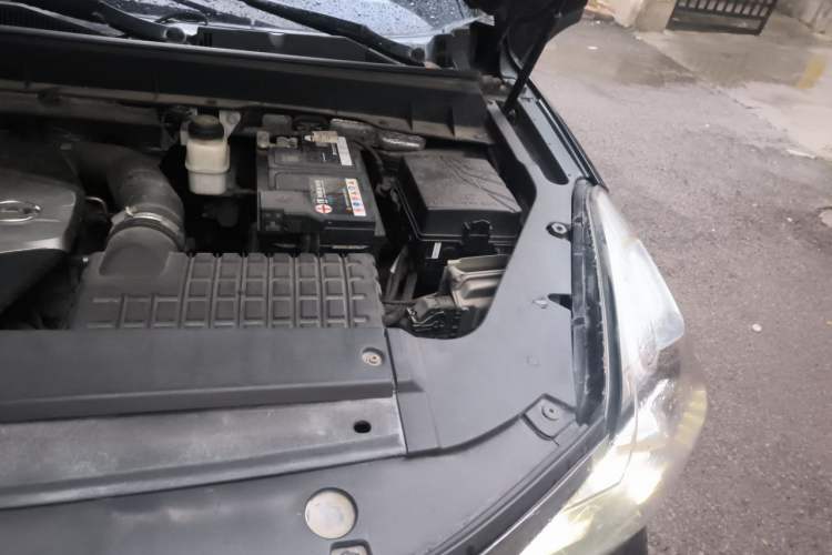 Used GAC Trumpchi GS7 2017 320T Two-Wheel-Drive Luxury Smart Connectivity Model Engine Bay Left