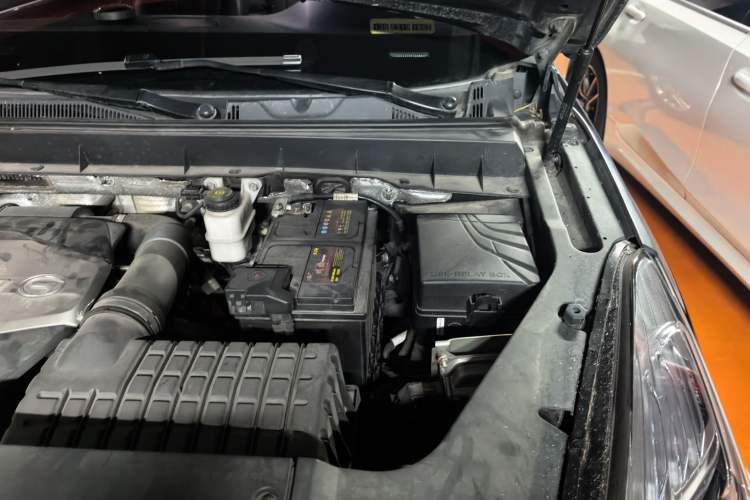 Used GAC Trumpchi GS7 2017 280T Two-Wheel Drive Luxury Model Engine Bay Left