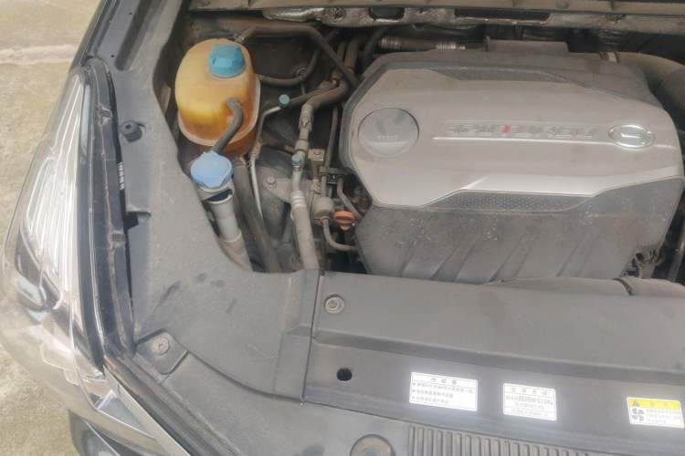 Used GAC Trumpchi GS7 2017 320T Two-Wheel-Drive Luxury Smart Connectivity Model Engine Bay Right