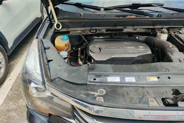 Used GAC Trumpchi GS7 2017 280T Two-Wheel Drive Luxury Model Engine Bay Right