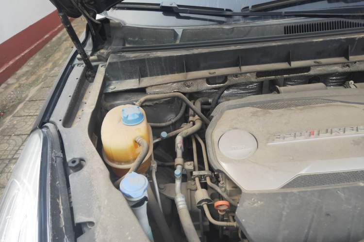 Used GAC Trumpchi GS7 2017 320T Two-Wheel-Drive Luxury Smart Connectivity Model Engine Bay Right