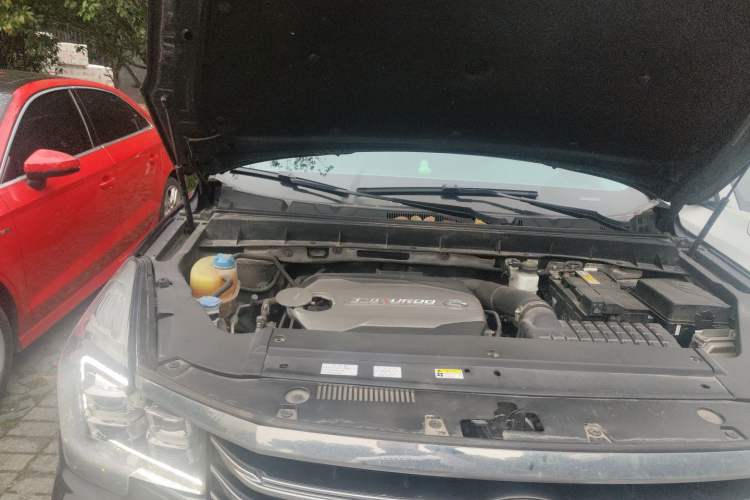 Used GAC Trumpchi GS7 2017 320T Two-Wheel-Drive Luxury Smart Connectivity Model Engine Bay Right