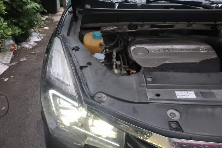 Used GAC Trumpchi GS7 2017 320T Two-Wheel-Drive Luxury Smart Connectivity Model Engine Bay Right