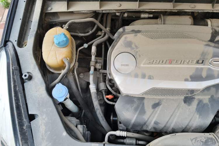 Used GAC Trumpchi GS7 2017 280T Two-Wheel Drive Luxury Model Engine Bay Right