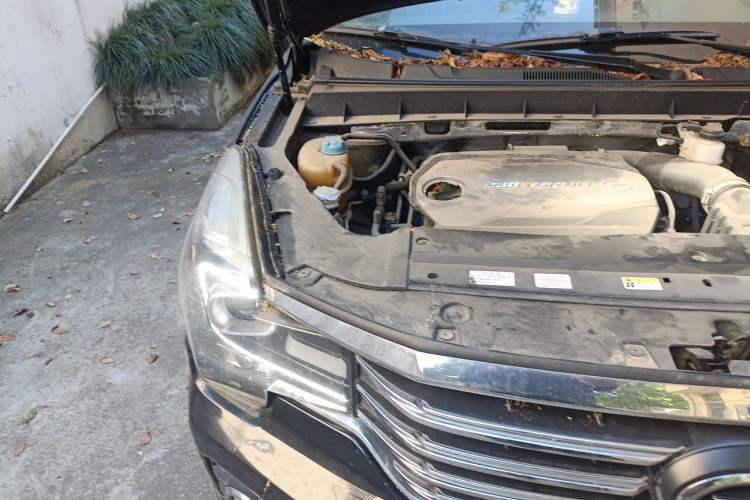 Used GAC Trumpchi GS7 2017 280T Two-Wheel Drive Luxury Model Engine Bay Right
