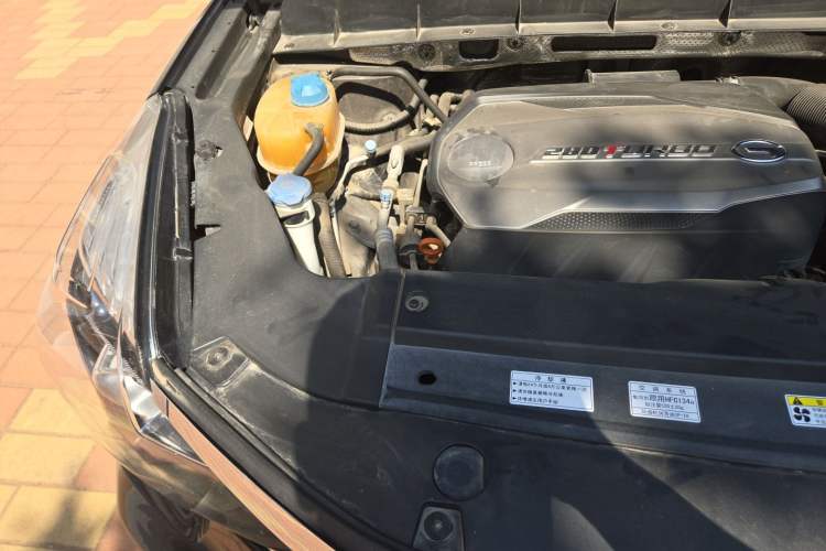 Used GAC Trumpchi GS7 2017 280T Two-Wheel Drive Luxury Model Engine Bay Right
