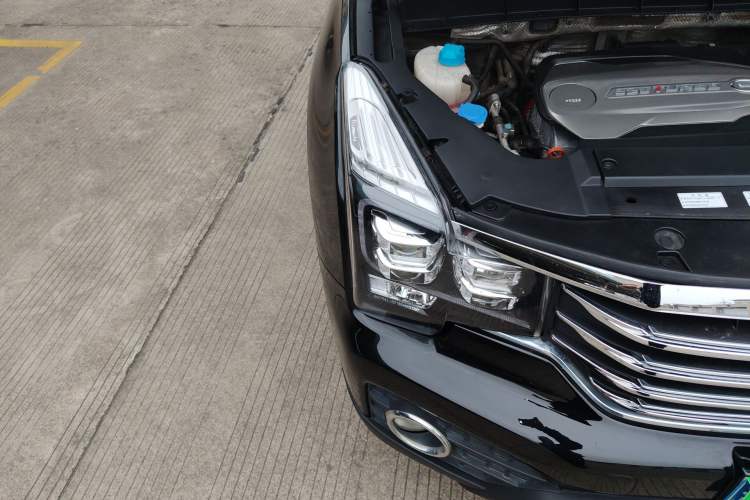 Used GAC Trumpchi GS7 2017 320T Two-Wheel-Drive Luxury Smart Connectivity Model Engine Bay Right