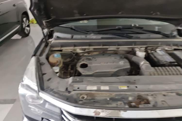 Used GAC Trumpchi GS7 2017 280T Two-Wheel Drive Luxury Model Engine Bay Right