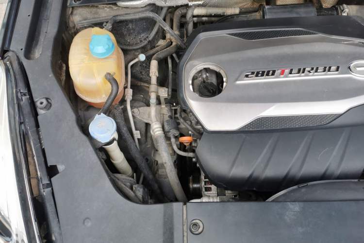 Used GAC Trumpchi GS7 2017 280T Two-Wheel Drive Luxury Model Engine Bay Right