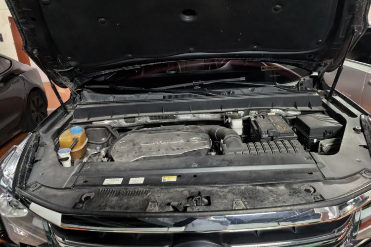 Used GAC Trumpchi GS7 2017 280T Two-Wheel Drive Luxury Model Engine Bay
