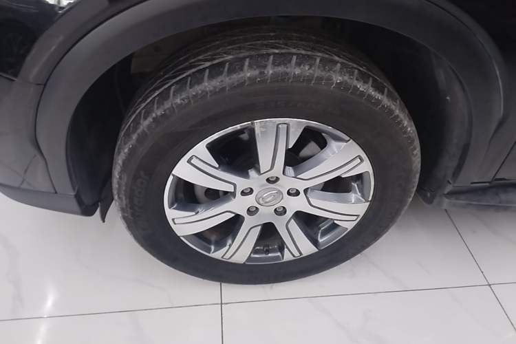 Used GAC Trumpchi GS7 2017 320T Two-Wheel-Drive Luxury Smart Connectivity Model Exterior 2