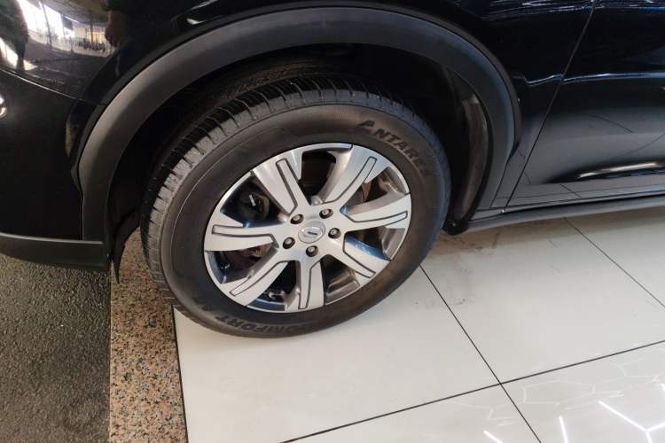Used GAC Trumpchi GS7 2017 320T Two-Wheel-Drive Luxury Smart Connectivity Model Exterior 7