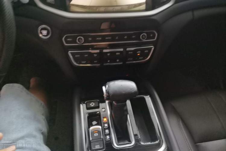Used GAC Trumpchi GS7 2017 280T Two-Wheel Drive Luxury Model Gear Lever