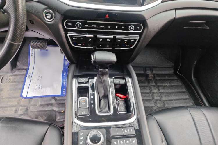 Used GAC Trumpchi GS7 2017 320T Four-Wheel Drive Luxury Smart Connectivity Model Gear Lever