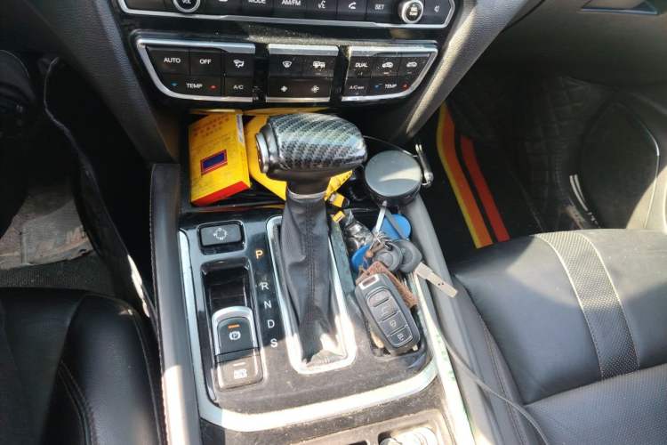 Used GAC Trumpchi GS7 2017 280T Two-Wheel Drive Luxury Model Gear Lever
