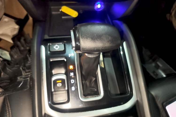 Used GAC Trumpchi GS7 2017 280T Two-Wheel Drive Luxury Model Gear Lever