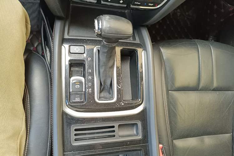 Used GAC Trumpchi GS7 2017 280T Two-Wheel Drive Luxury Model Gear Lever