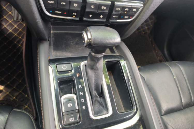 Used GAC Trumpchi GS7 2017 280T Two-Wheel Drive Luxury Model Gear Lever
