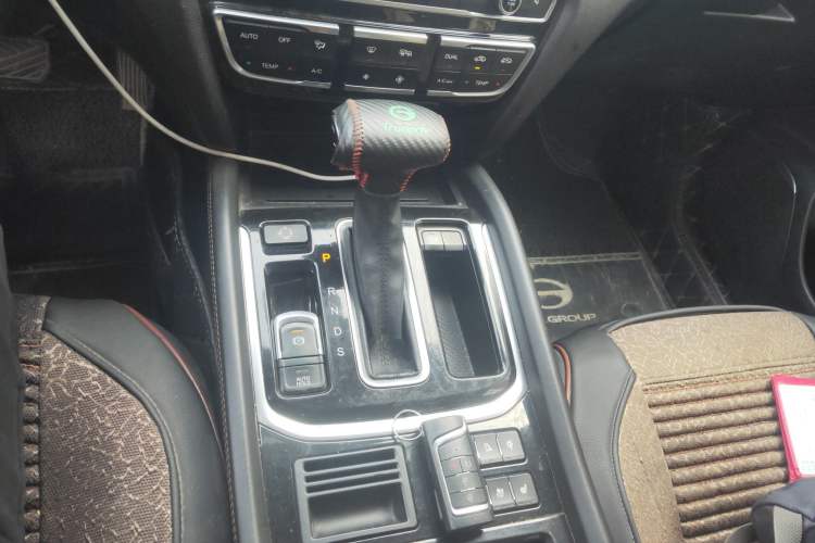 Used GAC Trumpchi GS7 2017 320T Two-Wheel-Drive Luxury Smart Connectivity Model Gear Lever