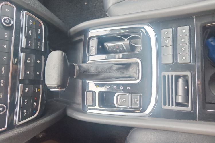 Used GAC Trumpchi GS7 2017 320T Two-Wheel-Drive Luxury Smart Connectivity Model Gear Lever