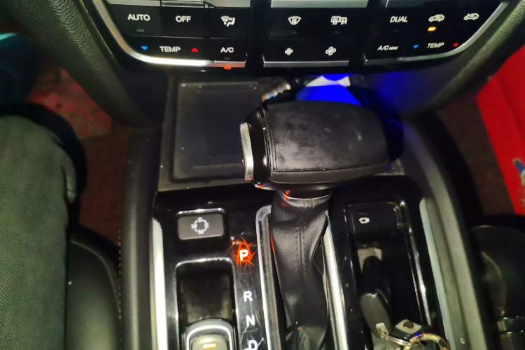 Used GAC Trumpchi GS7 2017 320T Two-Wheel-Drive Luxury Smart Connectivity Model Gear Lever