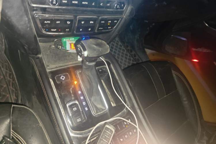Used GAC Trumpchi GS7 2017 320T Two-Wheel-Drive Luxury Smart Connectivity Model Gear Lever