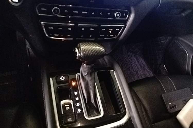 Used GAC Trumpchi GS7 2017 280T Two-Wheel Drive Luxury Model Gear Lever
