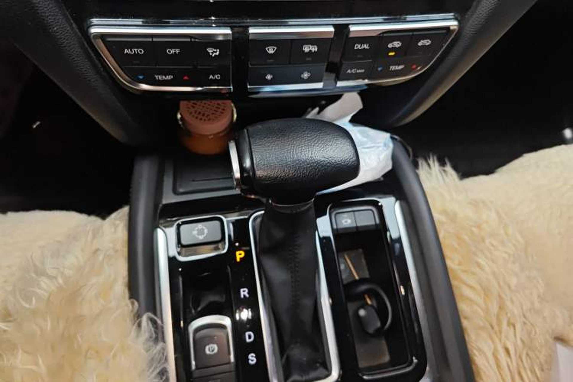 Used GAC Trumpchi GS7 2017 320T Two-Wheel-Drive Luxury Smart Connectivity Model Gear Lever