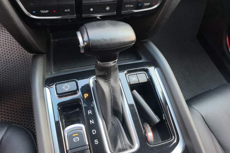 Used GAC Trumpchi GS7 2017 320T Two-Wheel-Drive Luxury Smart Connectivity Model Gear Lever