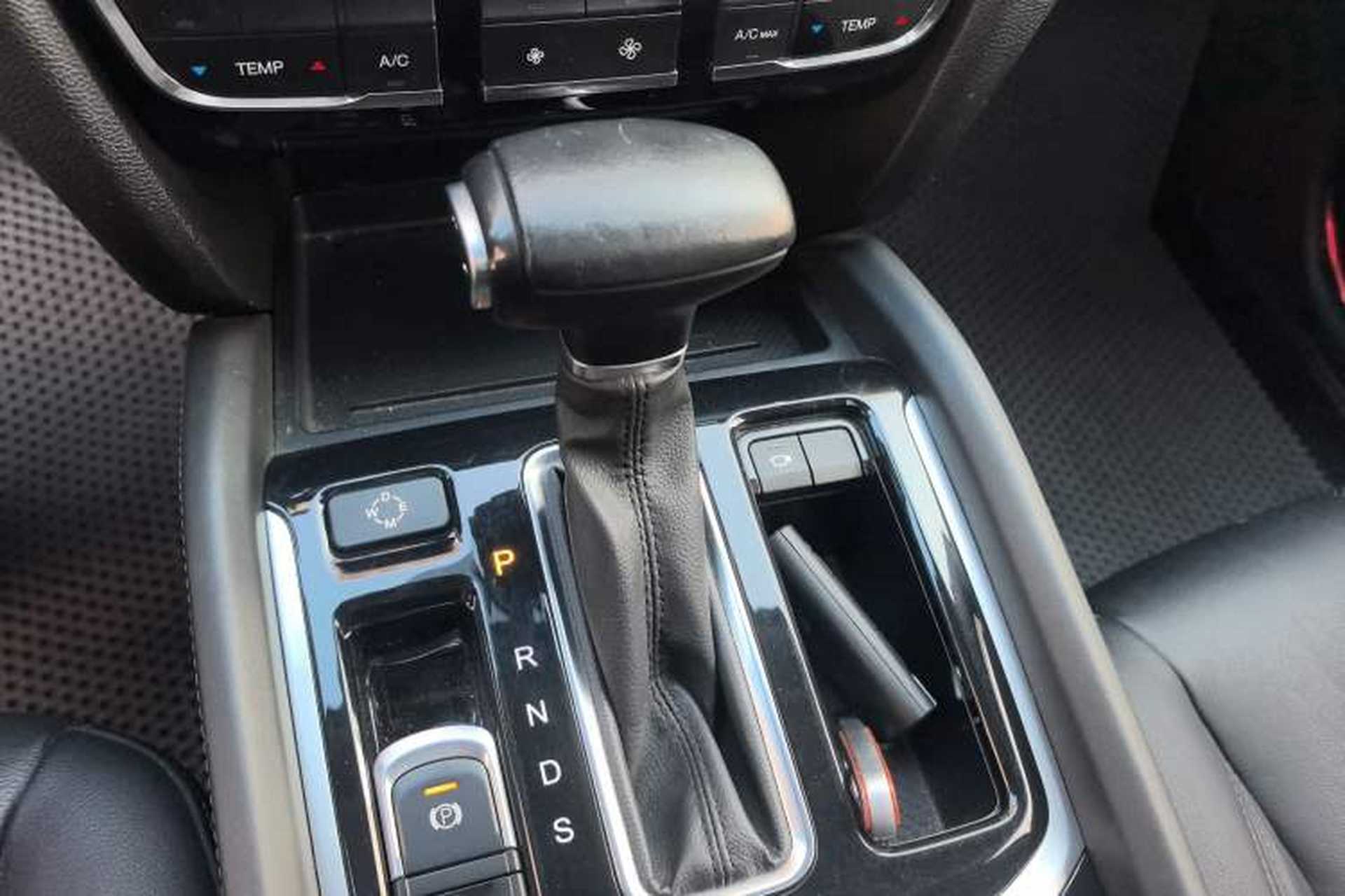 Used GAC Trumpchi GS7 2017 320T Two-Wheel-Drive Luxury Smart Connectivity Model Gear Lever