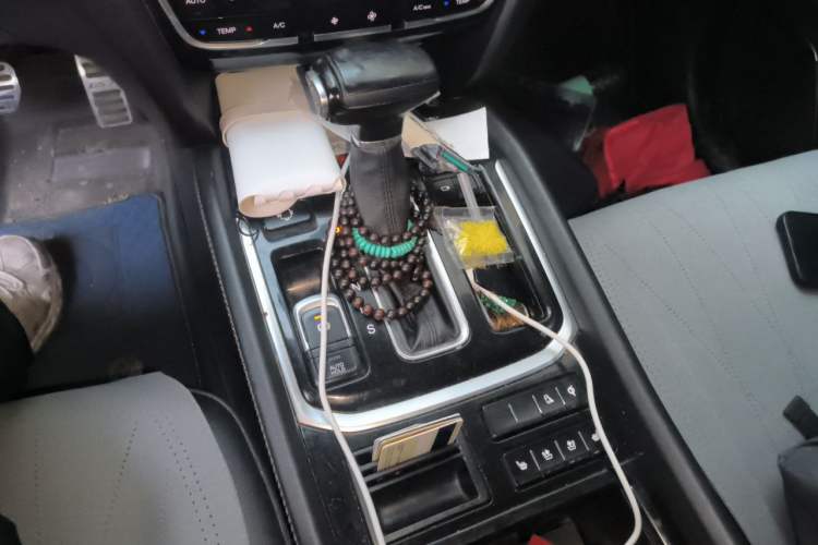 Used GAC Trumpchi GS7 2017 320T Two-Wheel-Drive Luxury Smart Connectivity Model Gear Lever
