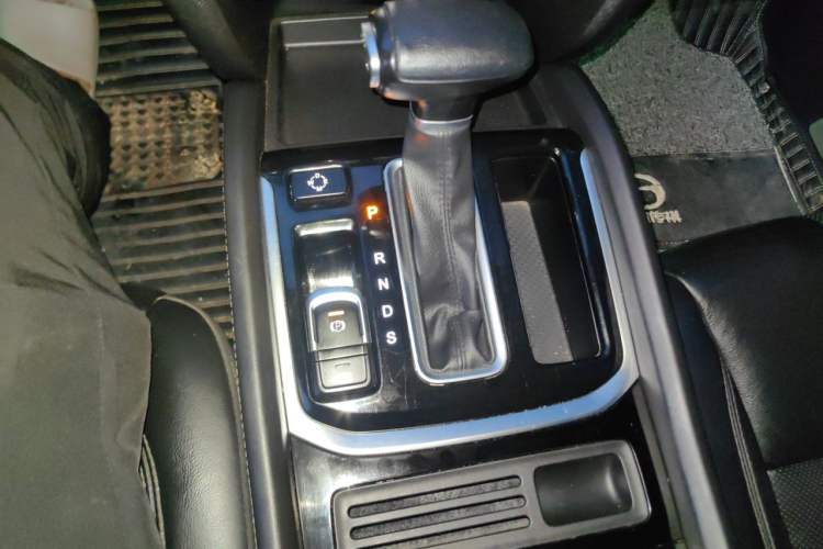 Used GAC Trumpchi GS7 2017 280T Two-Wheel Drive Luxury Model Gear Lever