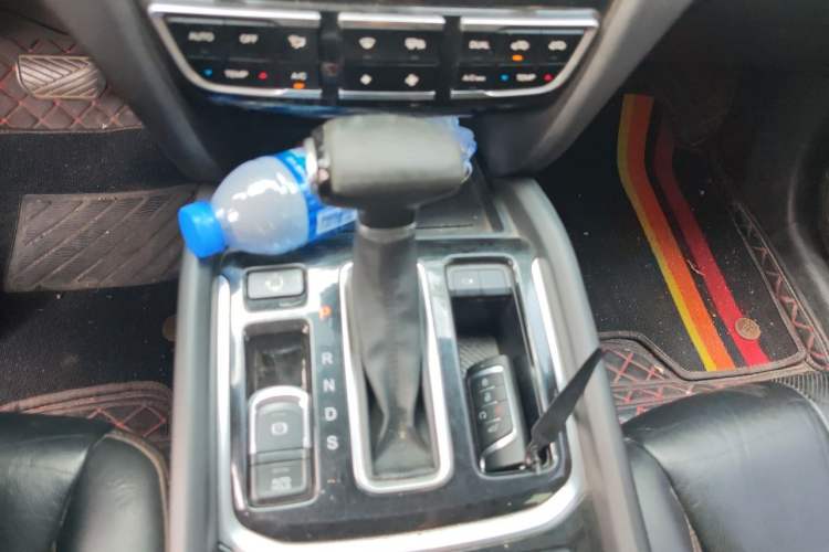 Used GAC Trumpchi GS7 2017 320T Two-Wheel-Drive Luxury Smart Connectivity Model Gear Lever