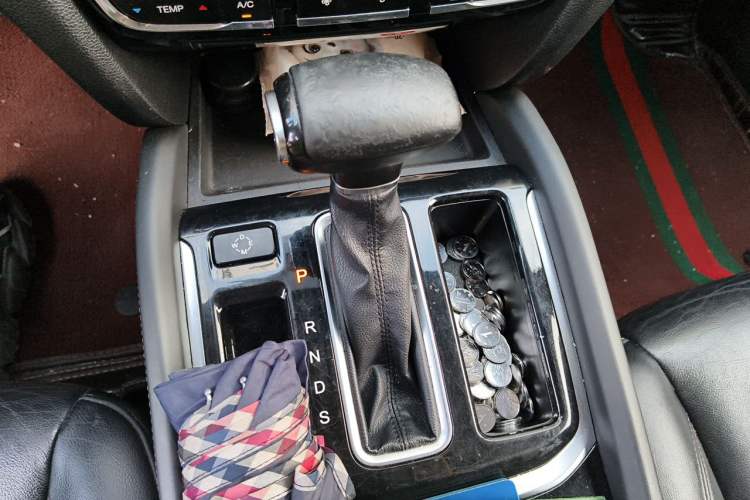 Used GAC Trumpchi GS7 2017 280T Two-Wheel Drive Luxury Model Gear Lever