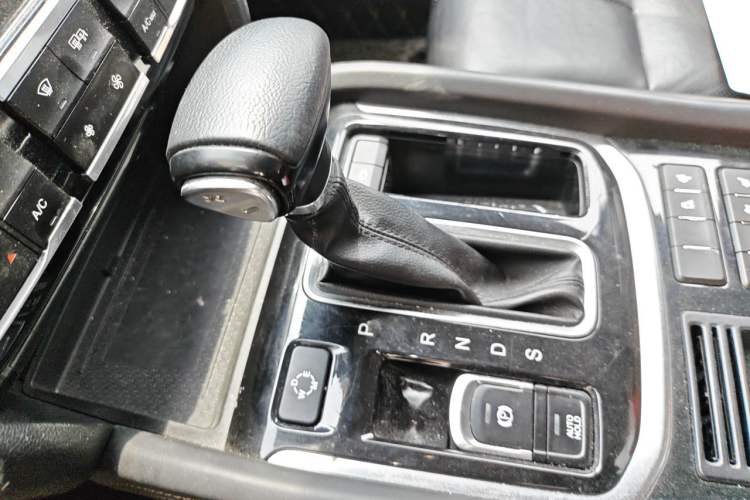 Used GAC Trumpchi GS7 2017 320T Two-Wheel-Drive Luxury Smart Connectivity Model Gear Lever