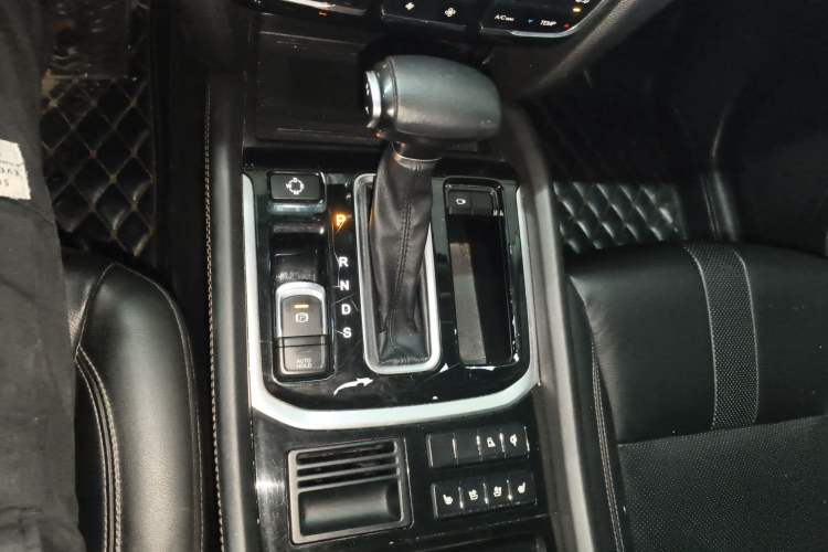Used GAC Trumpchi GS7 2017 320T Two-Wheel-Drive Luxury Smart Connectivity Model Gear Lever