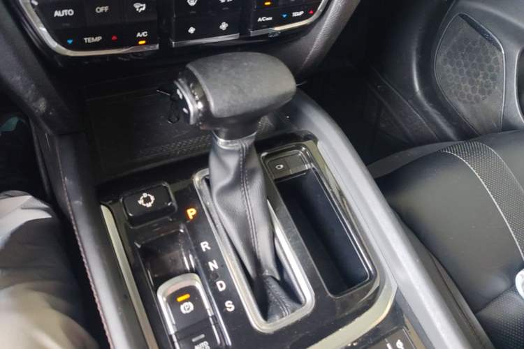 Used GAC Trumpchi GS7 2017 320T Two-Wheel-Drive Luxury Smart Connectivity Model Gear Lever