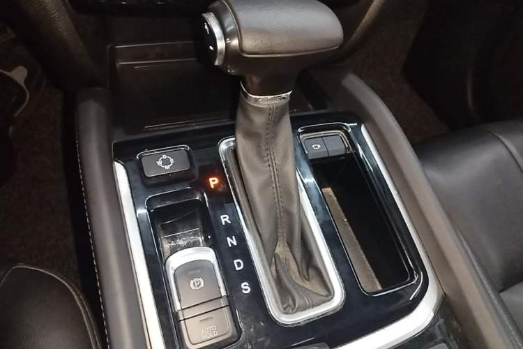 Used GAC Trumpchi GS7 2017 320T Two-Wheel-Drive Luxury Smart Connectivity Model Gear Lever