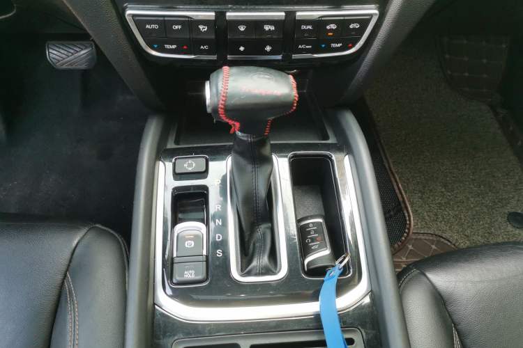 Used GAC Trumpchi GS7 2017 280T Two-Wheel Drive Luxury Model Gear Lever